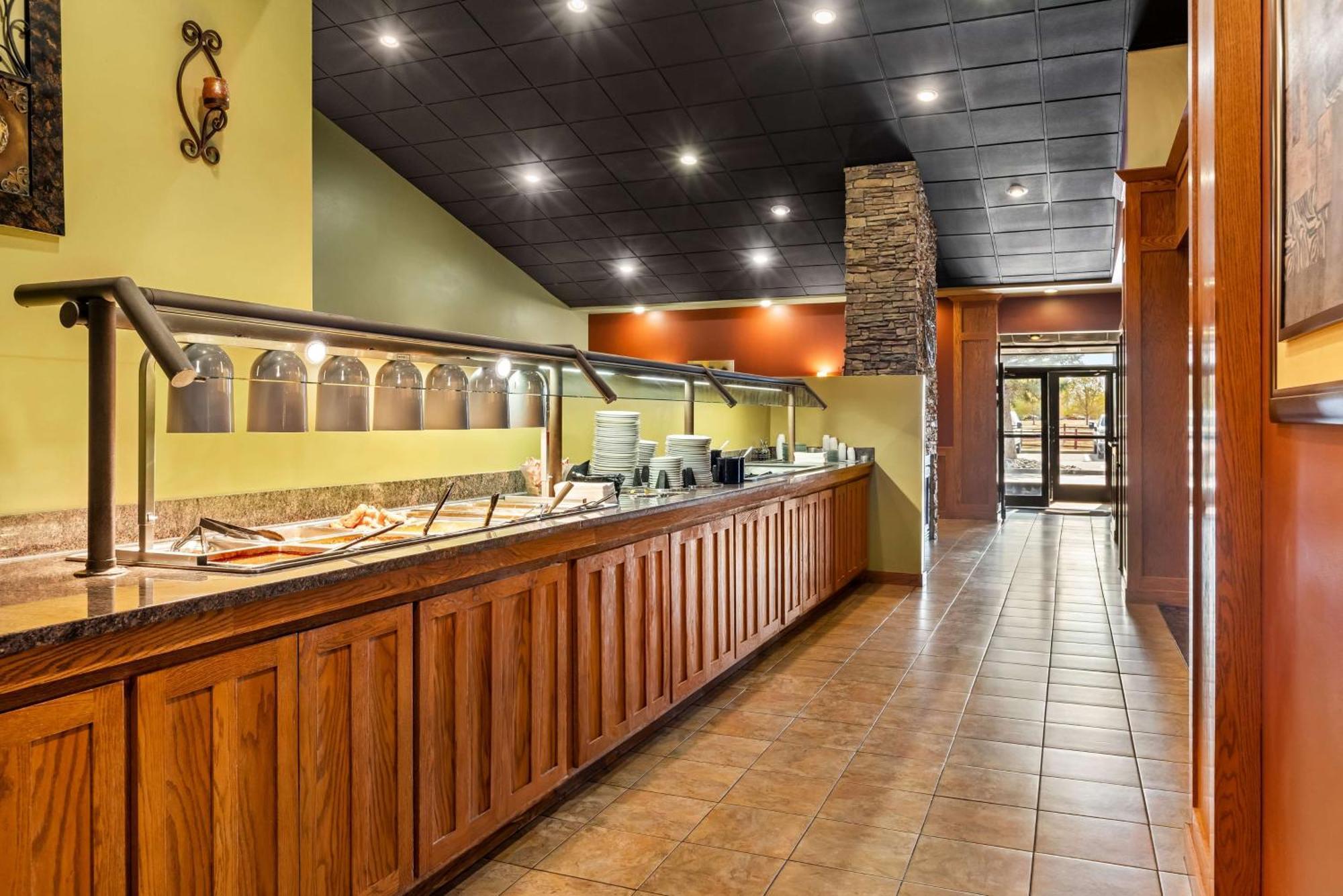 Best Western Tower West Lodge Жилет Екстериор снимка