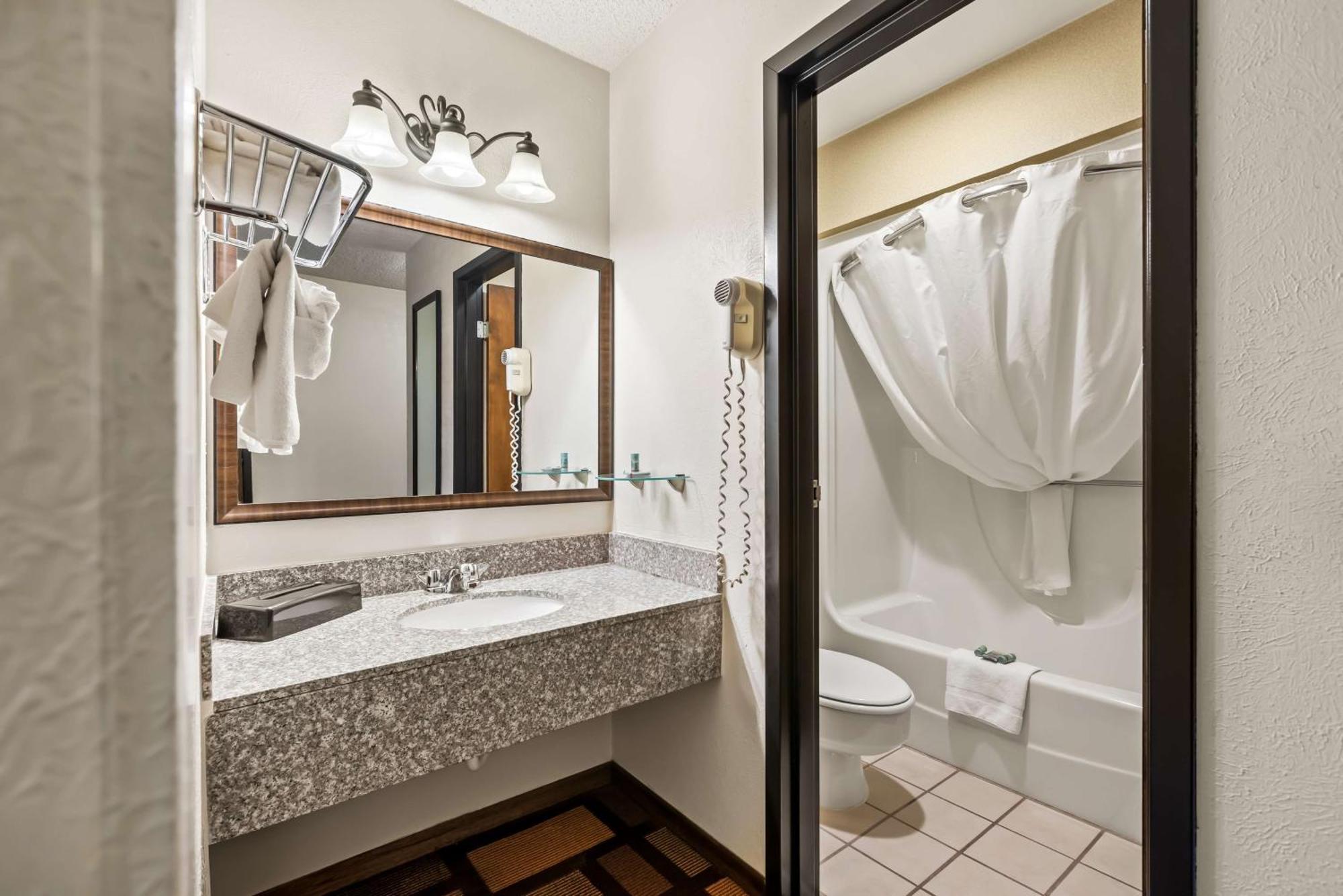 Best Western Tower West Lodge Жилет Екстериор снимка
