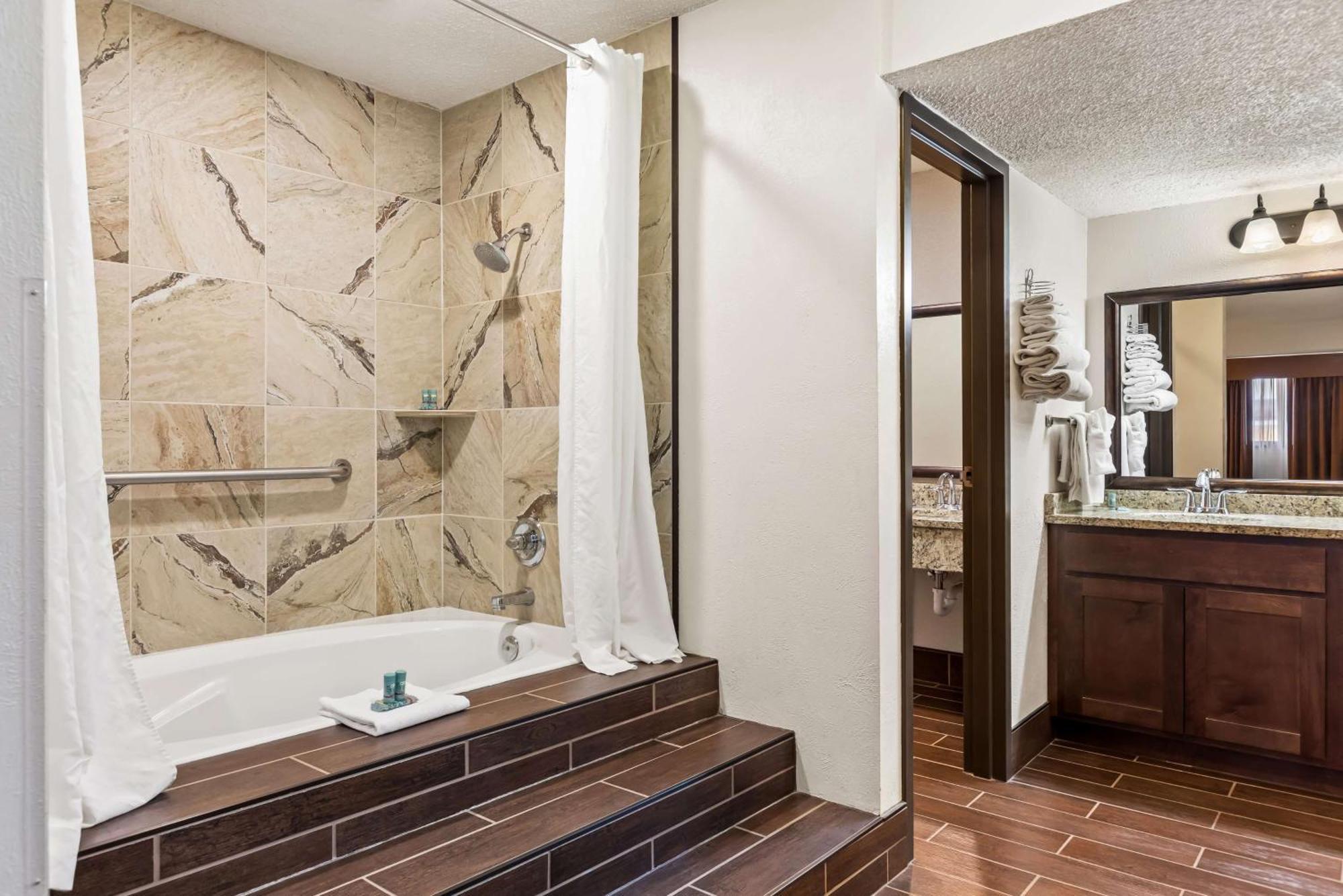 Best Western Tower West Lodge Жилет Екстериор снимка