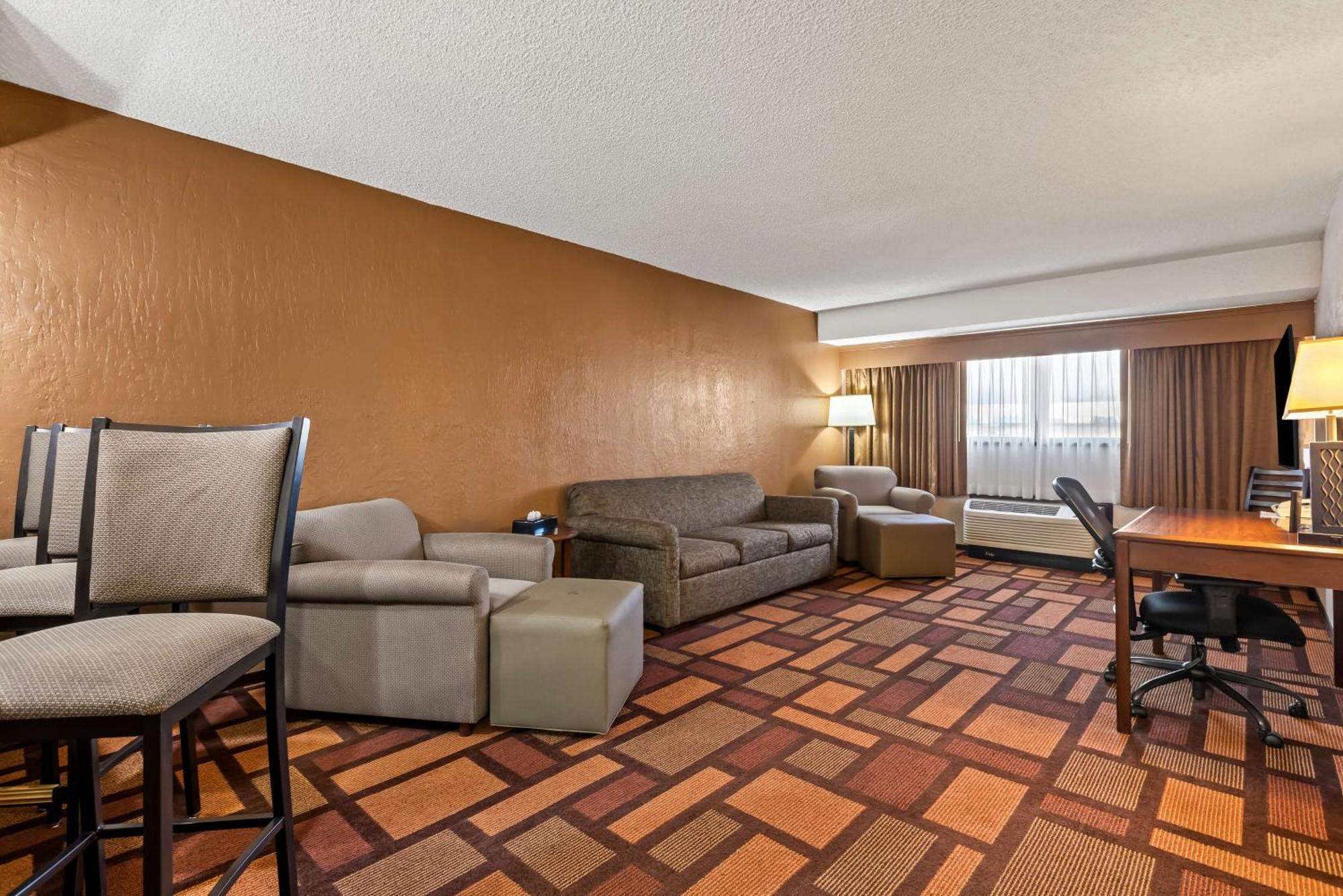 Best Western Tower West Lodge Жилет Екстериор снимка