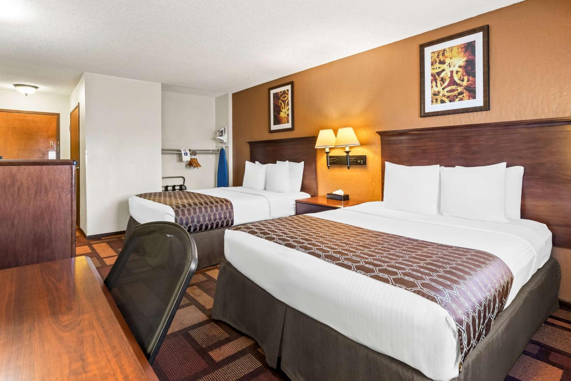 Best Western Tower West Lodge Жилет Екстериор снимка