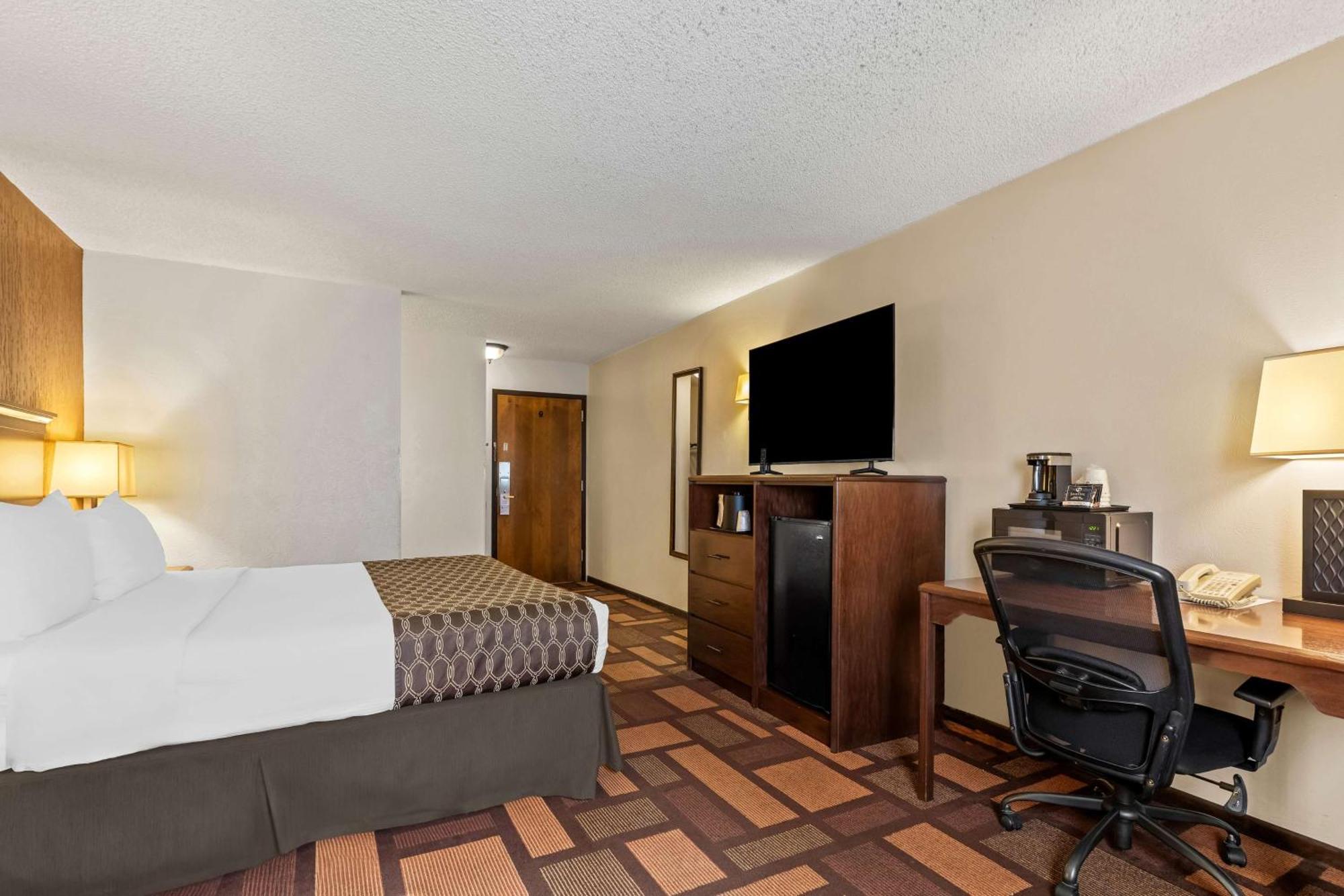 Best Western Tower West Lodge Жилет Екстериор снимка