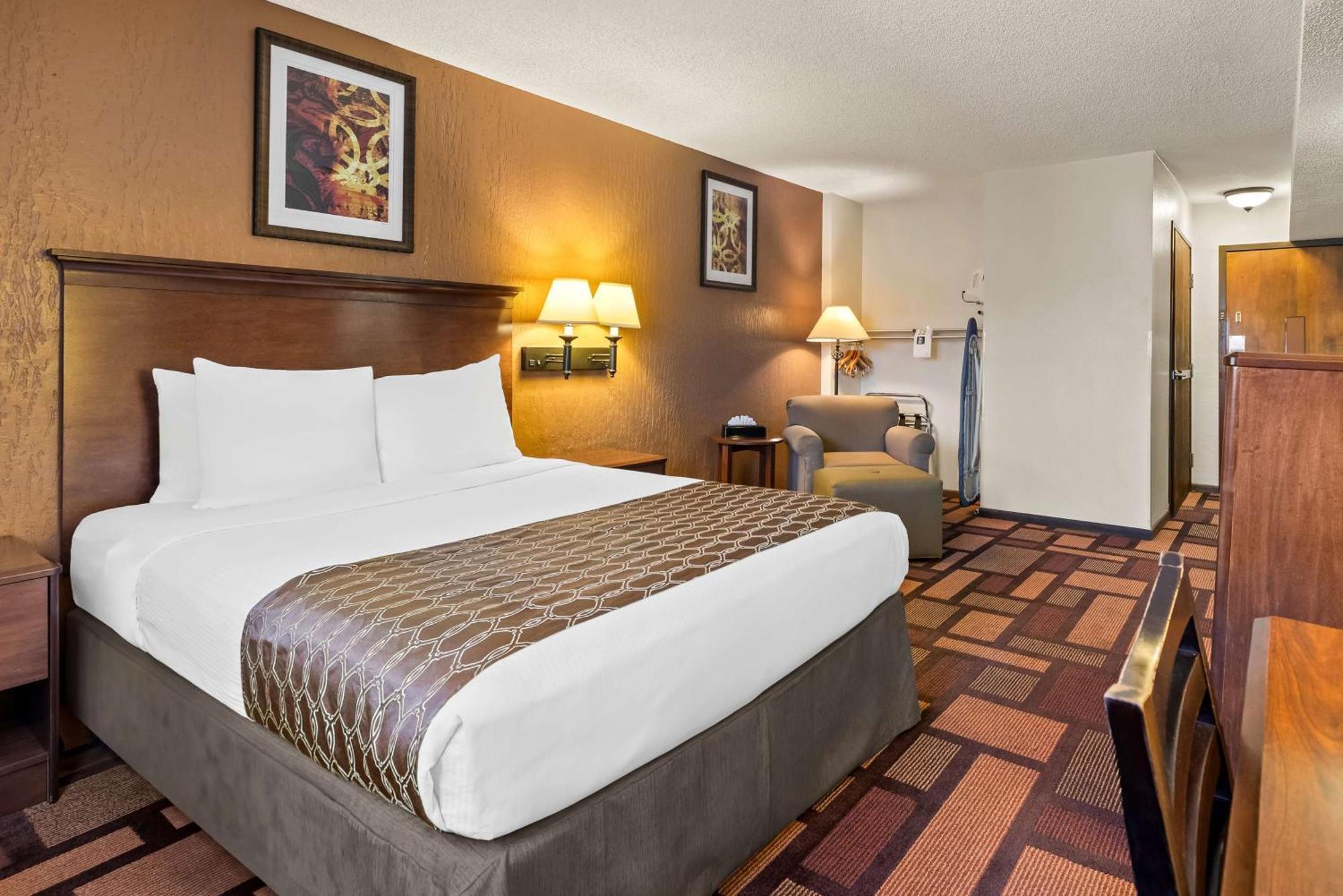Best Western Tower West Lodge Жилет Екстериор снимка