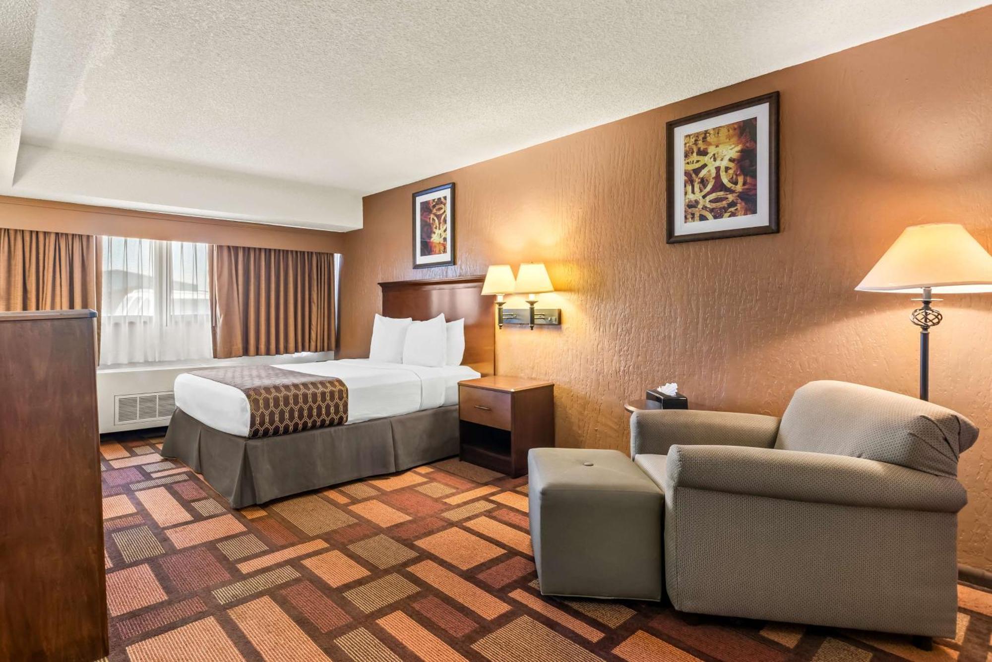 Best Western Tower West Lodge Жилет Екстериор снимка