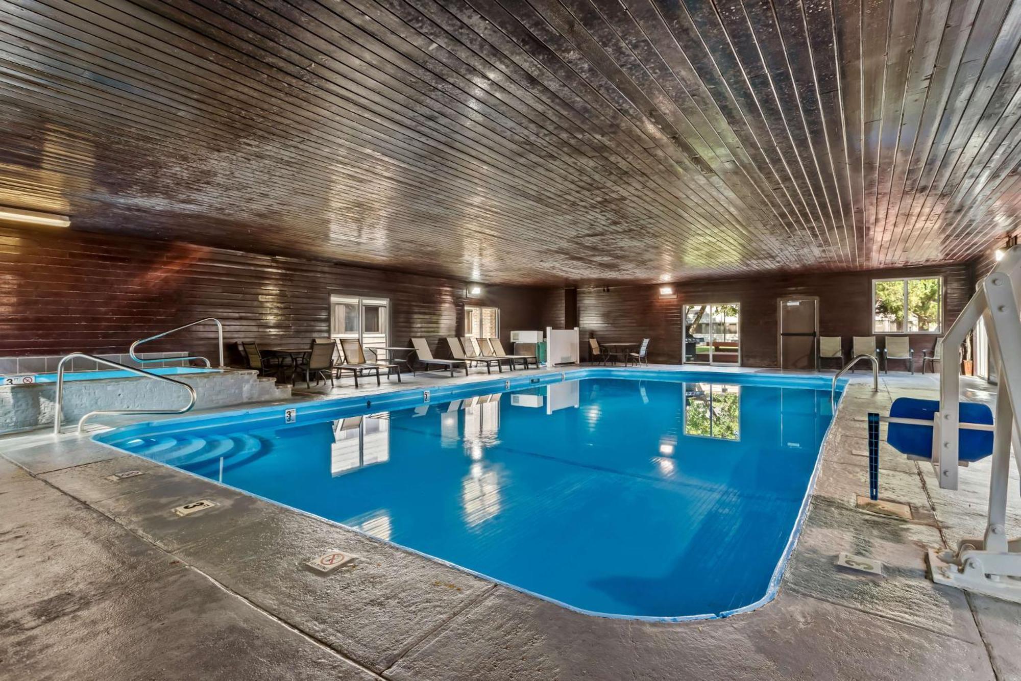 Best Western Tower West Lodge Жилет Екстериор снимка