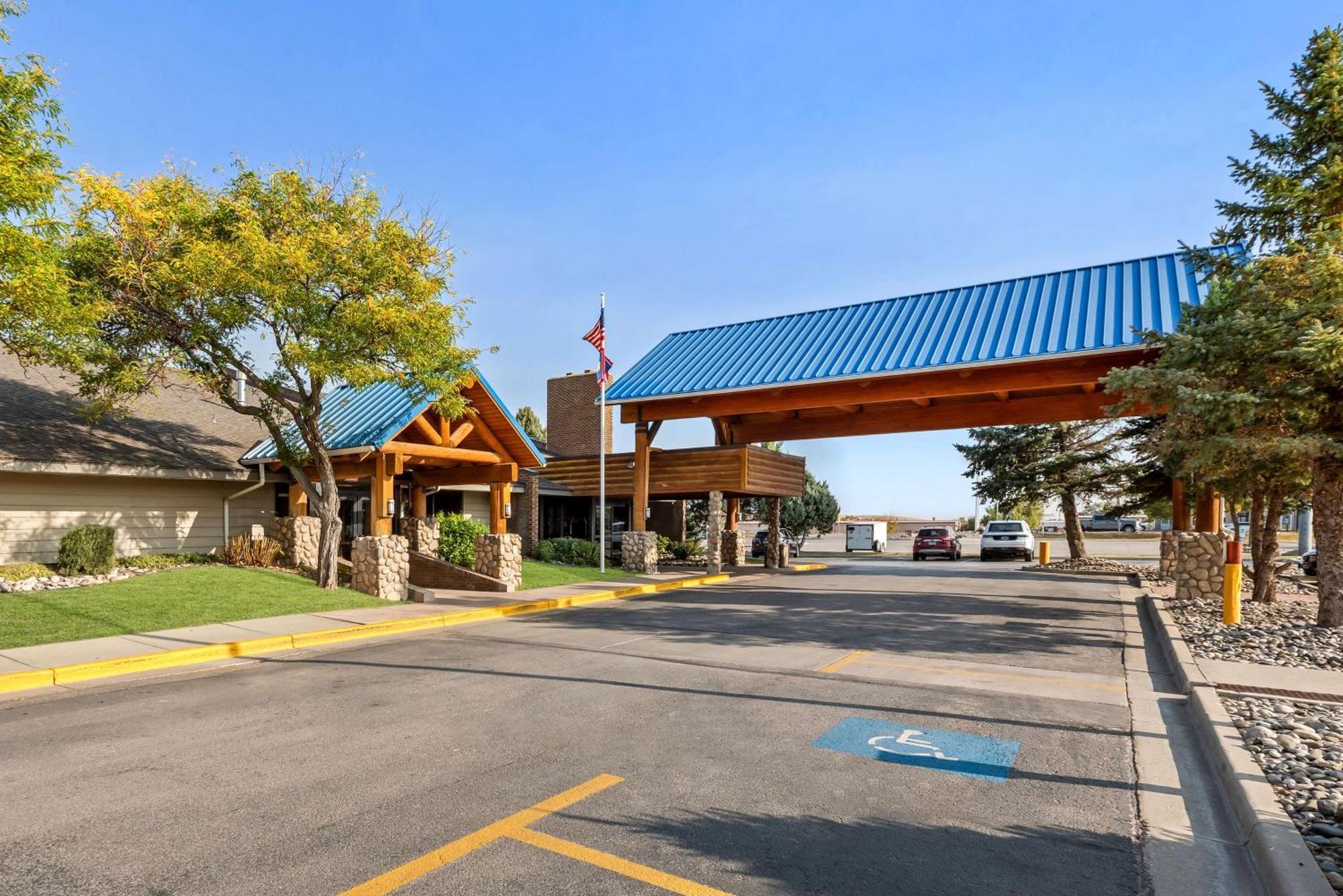 Best Western Tower West Lodge Жилет Екстериор снимка